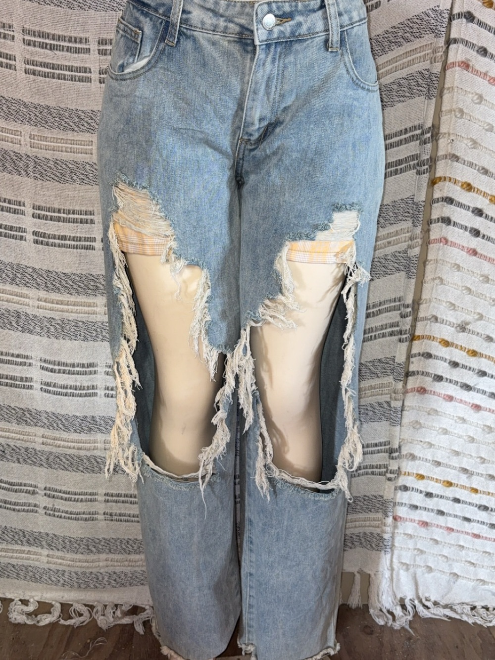 PrettyLittleThing Light Blue Ripped Wide-Leg Jeans - Picture 2 of 2